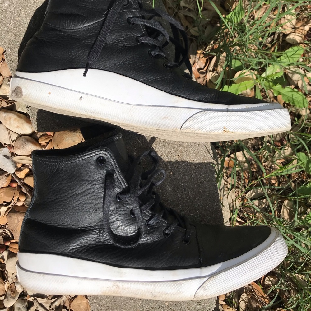 Converse all star men’s leather high top sz 12